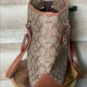 Coach Shoulder bag